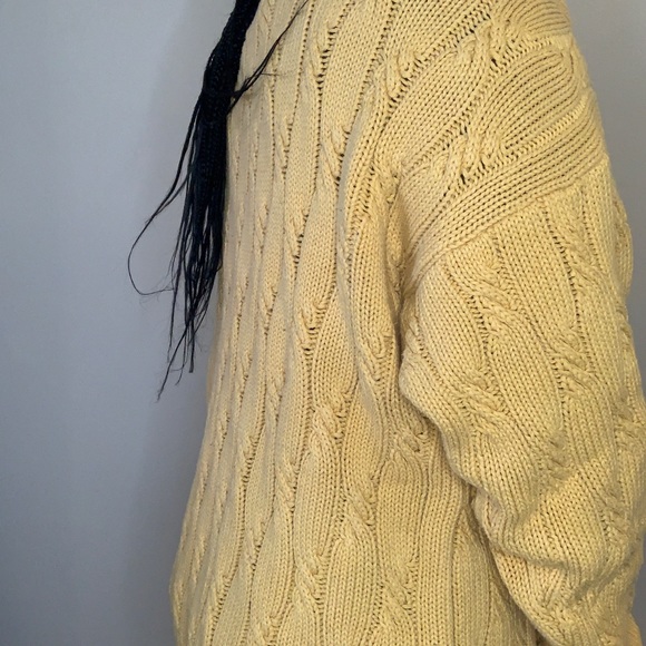 Light yellow sweater - Picture 2 of 3